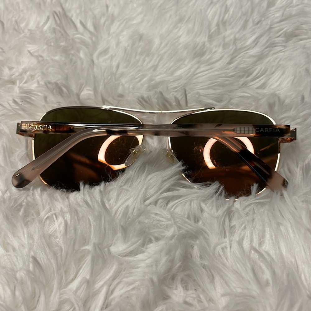 Stylish Gold Aviator Sunglasses - Picture 3 of 5